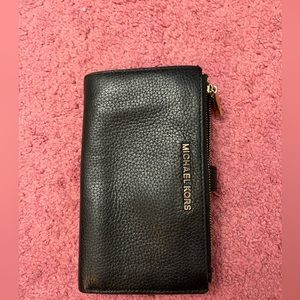 Used Michael kors wristlet